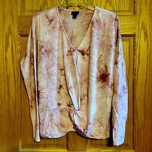 V-neck tie died sweatshirt